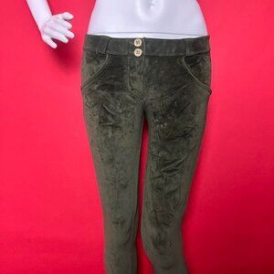 Freddy / Dark army green crushed velvet pants 🤍💚